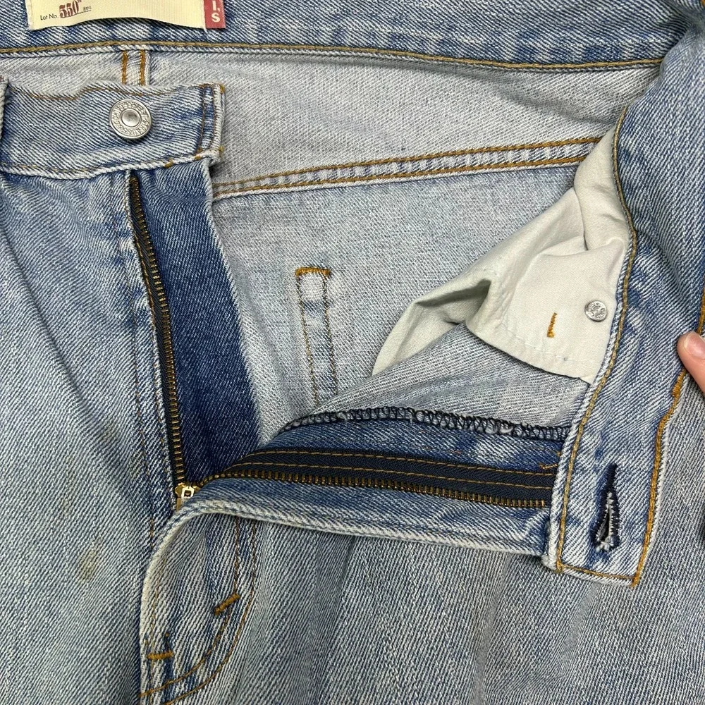 Levi's 550 Relaxed Fit Jeans Mens Light Blue Wash Denim Cotton Zip Fly - 33X32.5